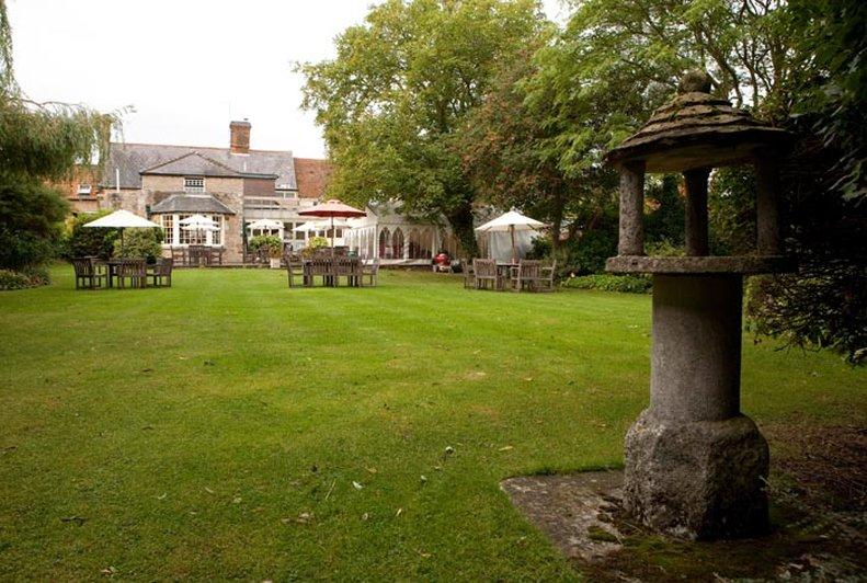 Falcon Hotel Towcester Servicios foto